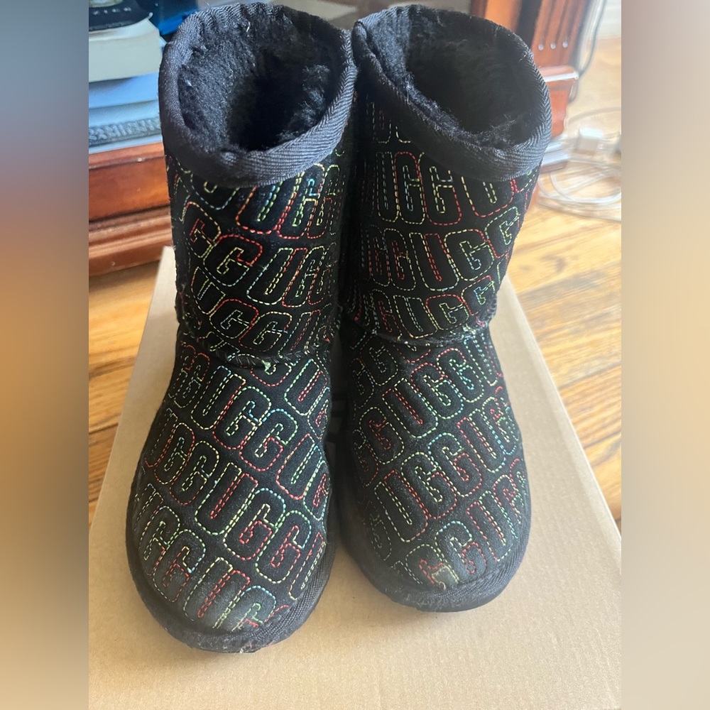 Little girls UGG size 12 - Used